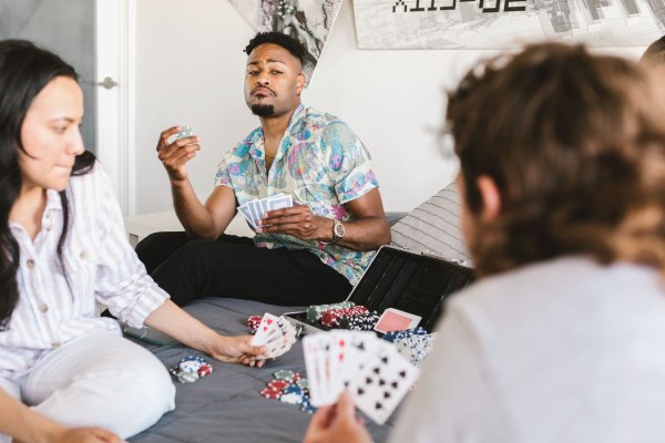 WSOP与华纳兄弟探索签多年转播协议：对扑克生态的三大影响