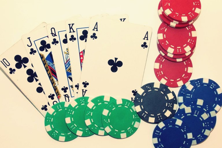 菲尔·赫尔穆特WSOP PPC回归：七日隔离后筹码翻三倍，Day 3仍存活